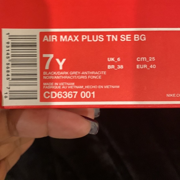 SHOES - Picture 4 of 9